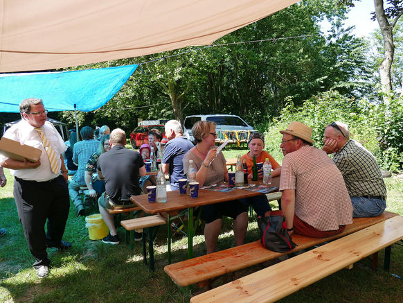 Festgottesdienst zum 1.000 Todestag des Heiligen Heimerads auf dem Hasunger Berg (Foto: Karl-Franz Thiede) Festgottesdienst zum 1.000 Todestag des Heiligen Heimerads auf dem Hasunger Berg (Foto: Karl-Franz Thiede)